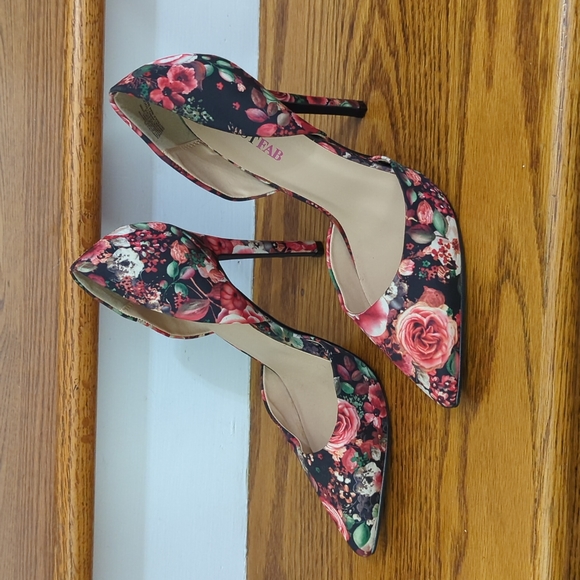 Just Fab 3 inch heels, Rose pattern red and black - Picture 2 of 6